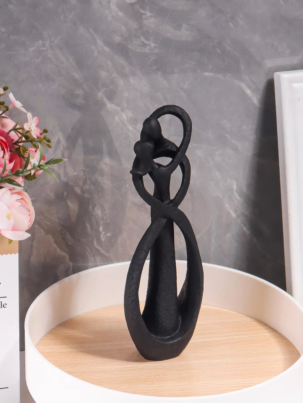 Escultura de Casal Abraçado