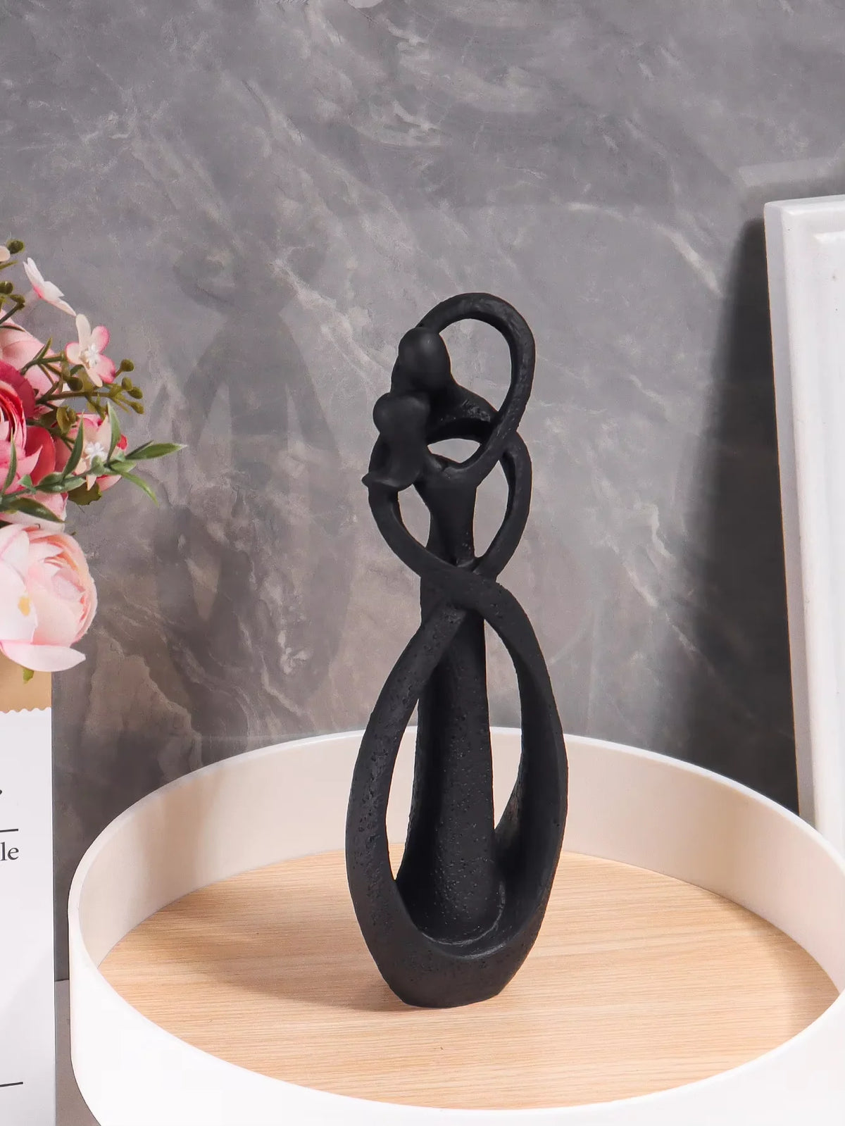 Escultura de Casal Abraçado