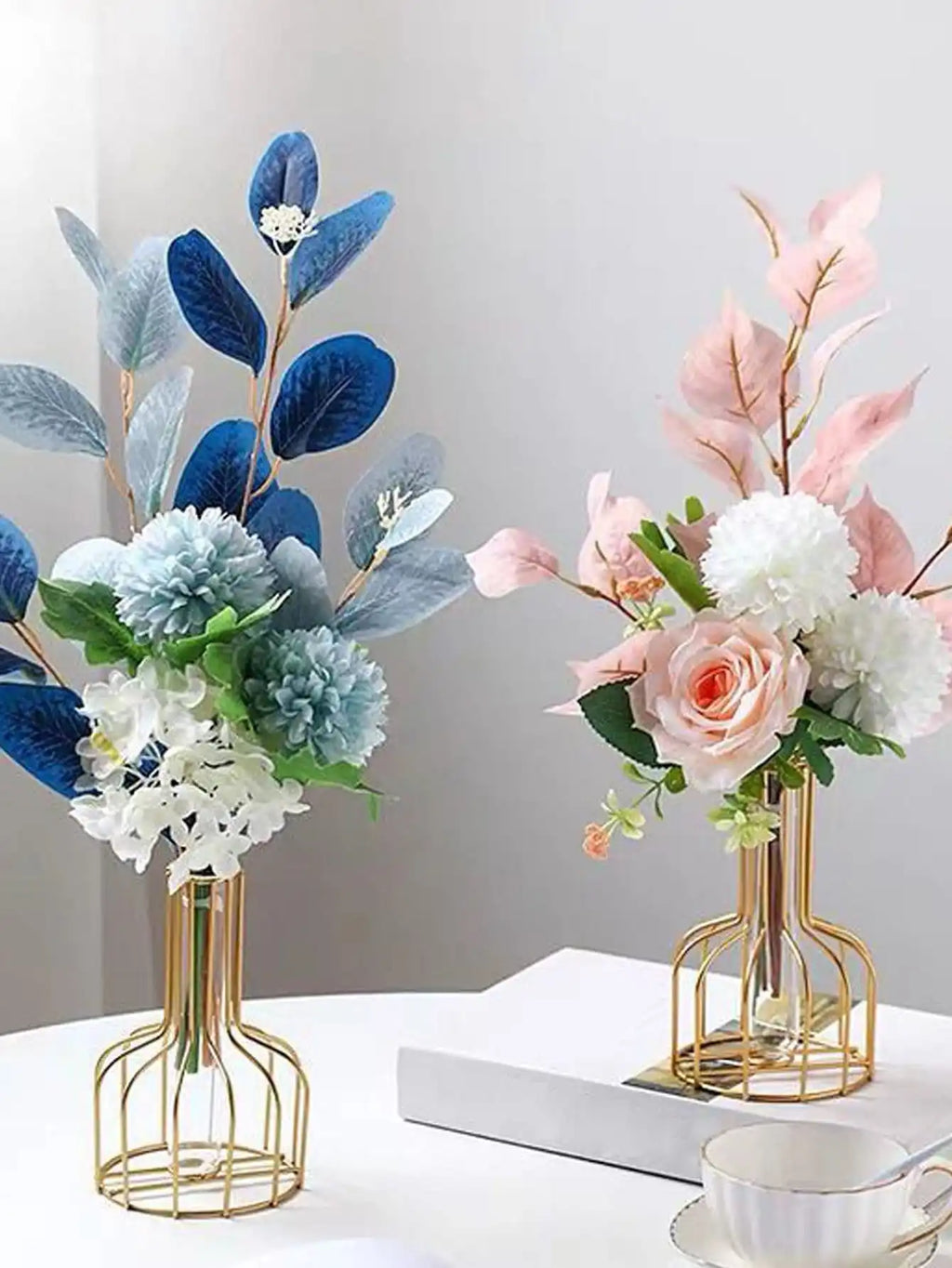 Vaso de Metal Dourado