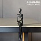 Estatueta Abstrata Sentada