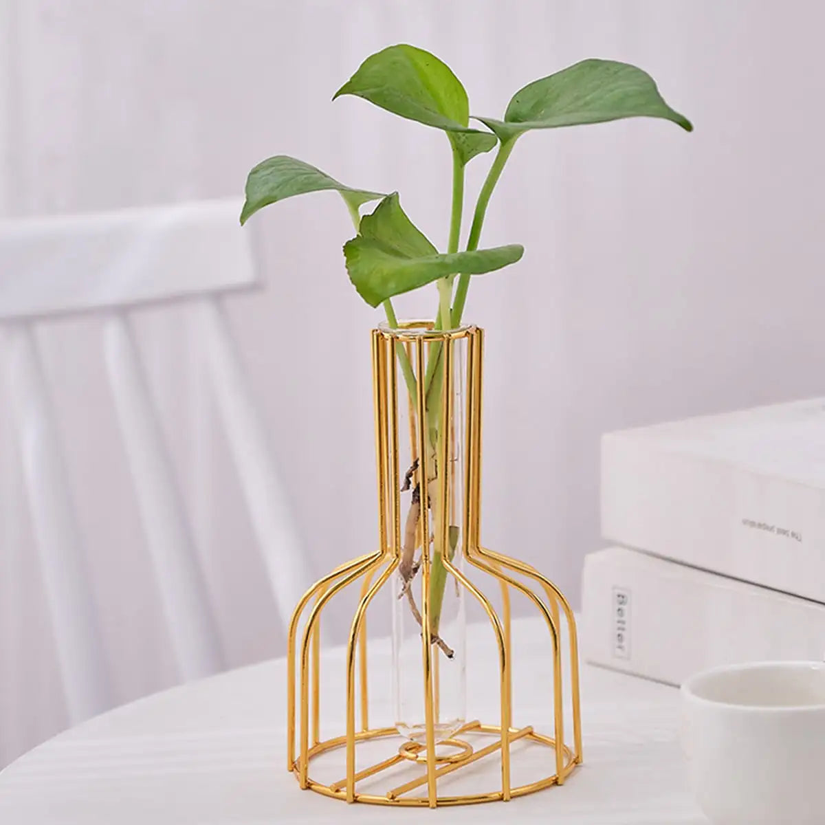 Vaso de Metal Dourado
