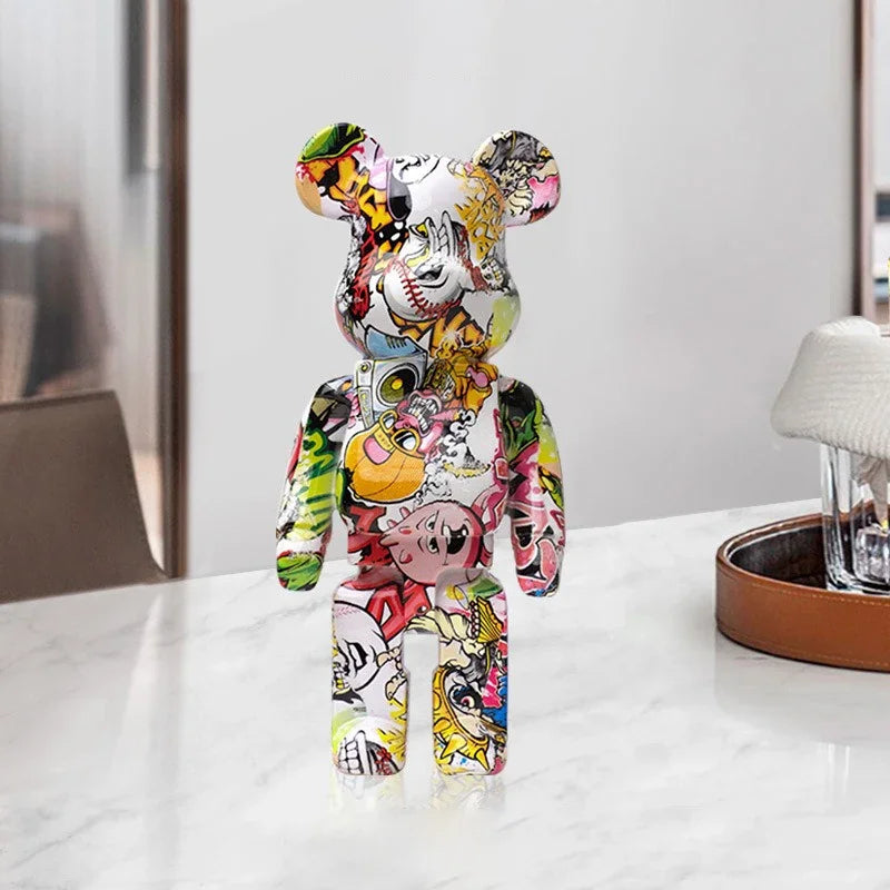 Escultura de Urso Grafitada