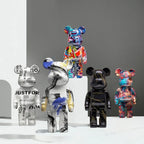 Escultura de Urso Grafitada
