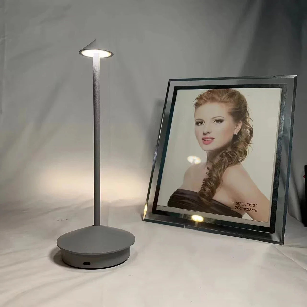 Luminária de Mesa Criativa LED
