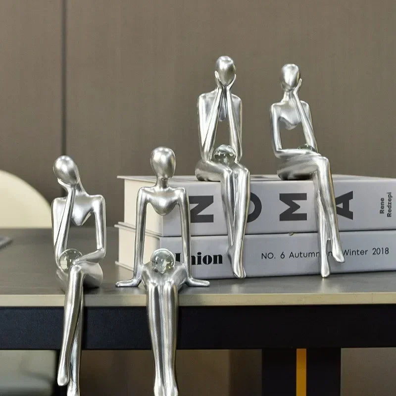 Estatueta Abstrata Sentada