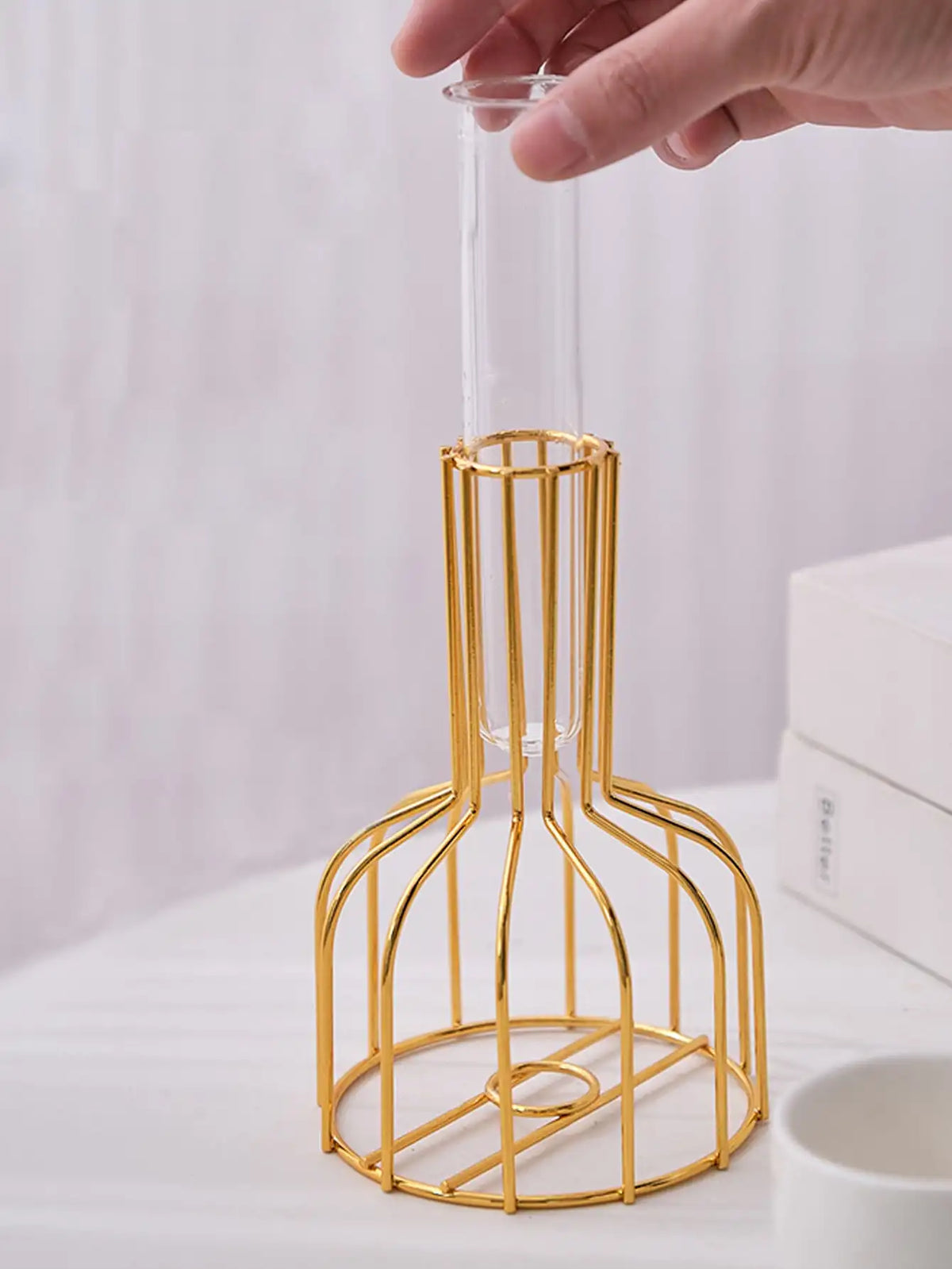 Vaso de Metal Dourado