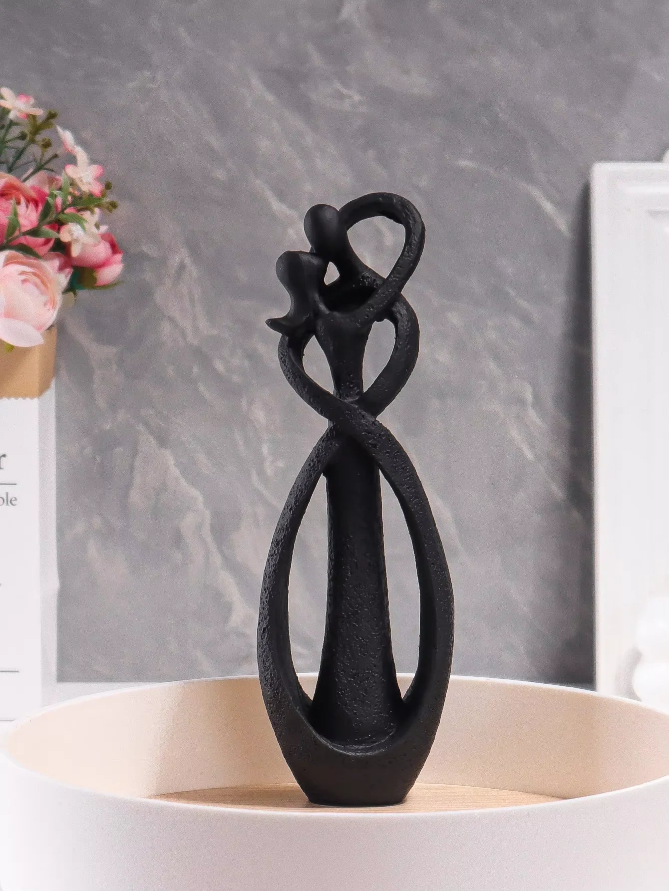 Escultura de Casal Abraçado