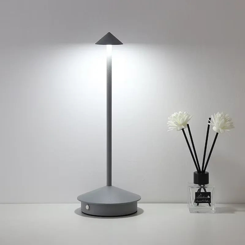 Luminária de Mesa Criativa LED