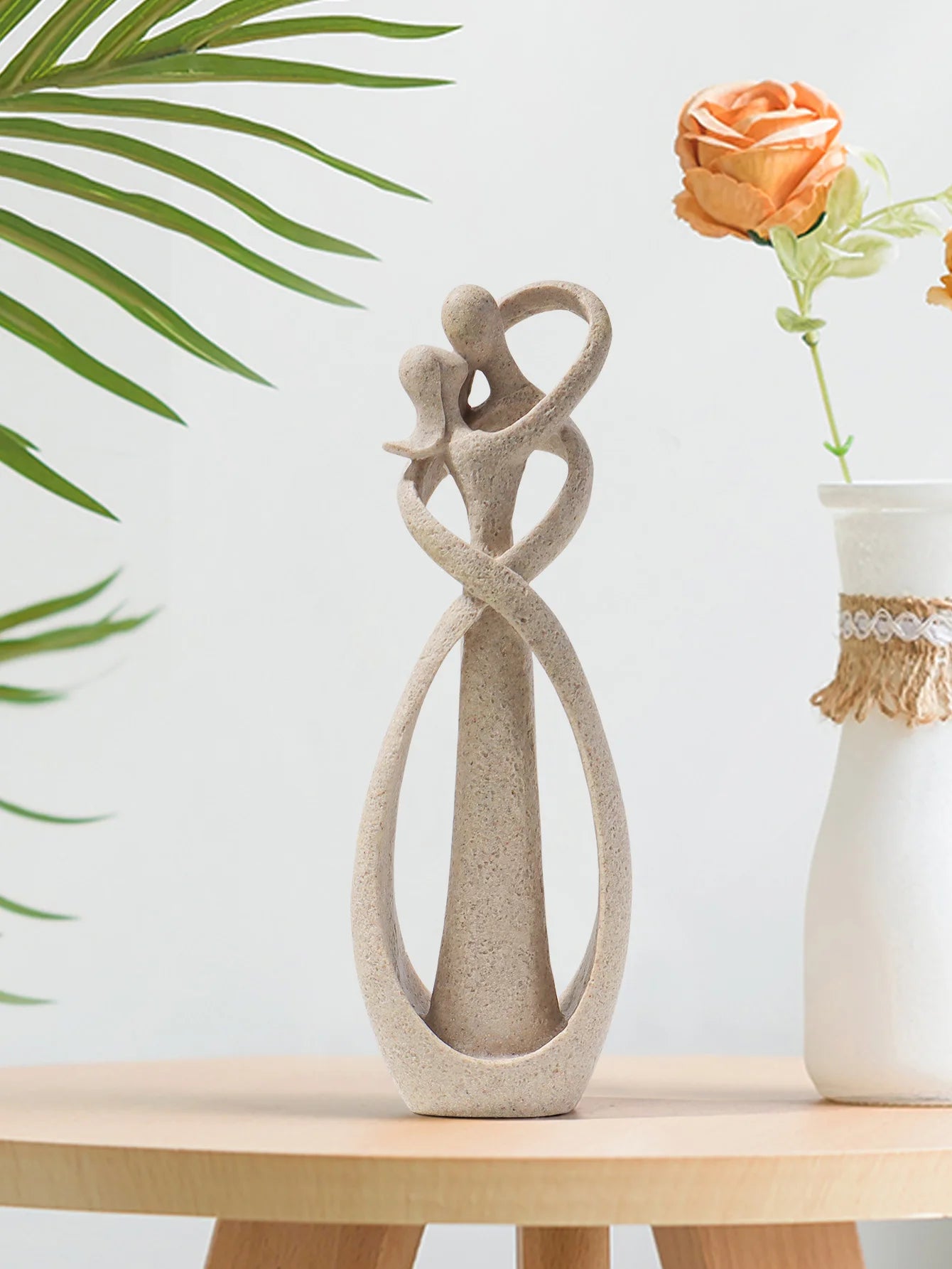 Escultura de Casal Abraçado